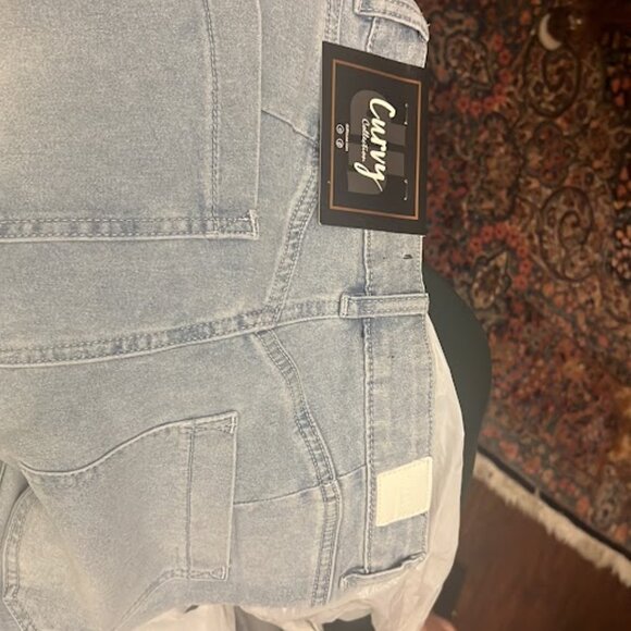 Dollhouse High -Rise Patch-Pocket Flare-Hem Jeans - Picture 4 of 7